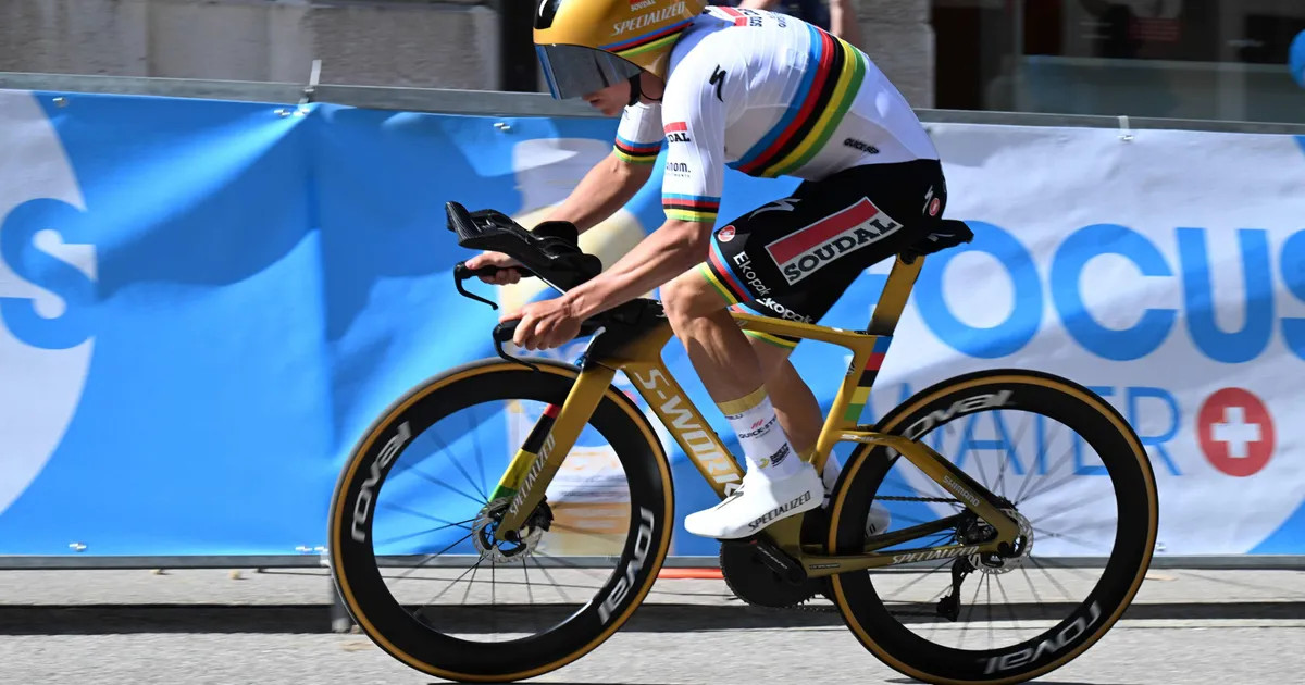 girodociclismo.com.br campeao da vuelta a espana critica a preparacao de remco evenepoel nao ha duvida de que a bateria esta descarregada image