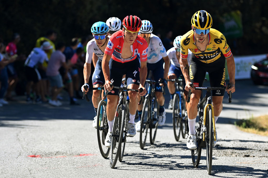 girodociclismo.com.br campeao da vuelta da espana preve atritos entre primoz roglic e evenepoel roglic nao esperou lipowitz se dara bem com evenepoel assista o video image