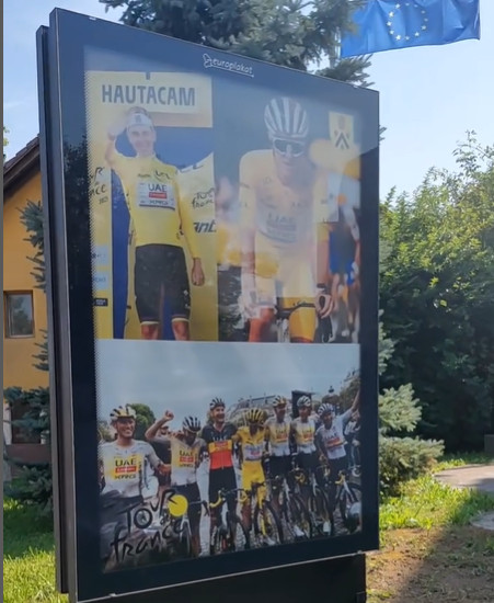 girodociclismo.com.br celebracao em komenda tadej pogacar comemora seu 4o titulo do tour de france em casa image 6