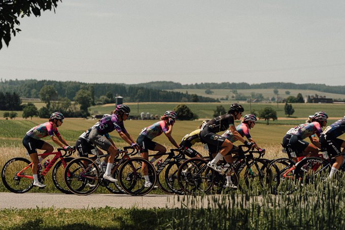 girodociclismo.com.br equipes do worldtour emitem forte comunicado a uci estamos chocados e decepcionados afirmam apos desclassificacao no tour de romandie image 3