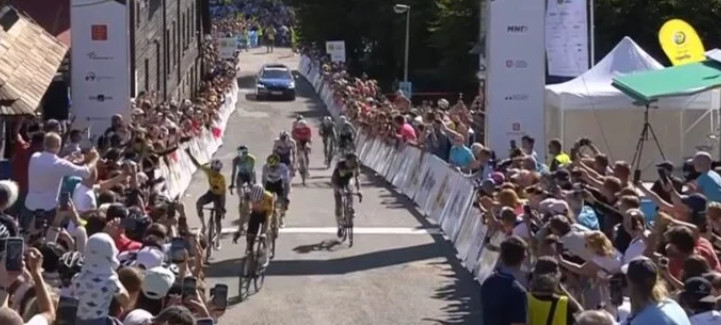girodociclismo.com.br final dramatico no czech tour cian uijtdebroeks quebra no final e junior lecerf e campeao assista a chegada conquista o czech tour apos final dramatico image 15