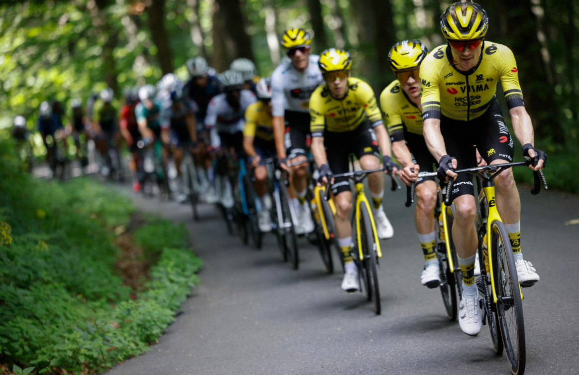 girodociclismo.com.br final dramatico no czech tour cian uijtdebroeks quebra no final e junior lecerf e campeao assista a chegada conquista o czech tour apos final dramatico image 6