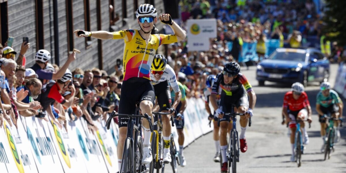girodociclismo.com.br final dramatico no czech tour cian uijtdebroeks quebra no final e junior lecerf e campeao assista a chegada conquista o czech tour apos final dramatico jannis peter