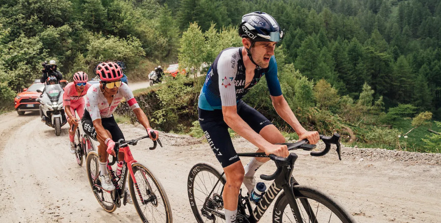 girodociclismo.com.br ineos grenadiers tenta contratacao de ciclista da israel premier tech e batalha juridica pode acontecer image