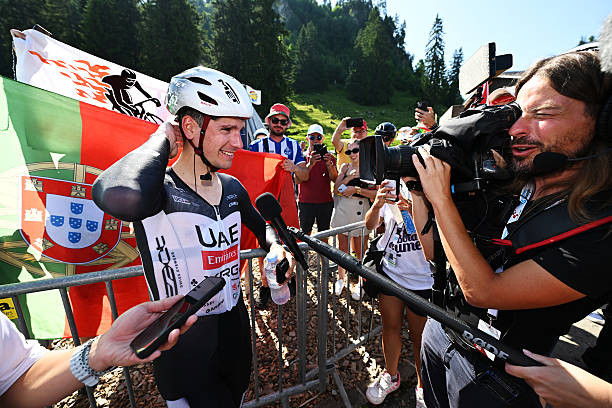 girodociclismo.com.br joao almeida concede entrevista antes da vuelta da espana e afirma que atritos com juan ayuso estao superados tem que haver respeito mutuo obviamente image 5