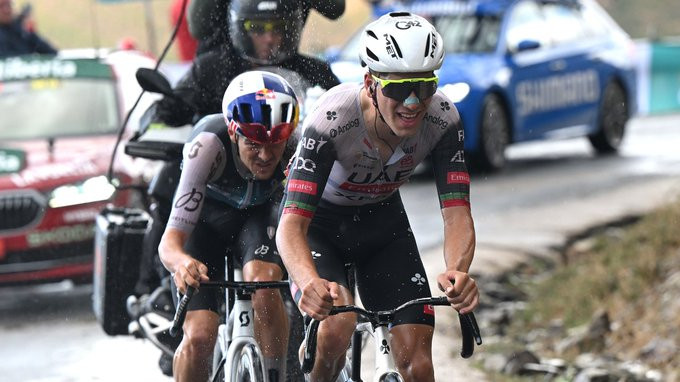girodociclismo.com.br joao almeida estava gritando comigo ele e como um trator tom pidcock revela seu revezamento com o portugues na vuelta a espana assista a entrevista image 4