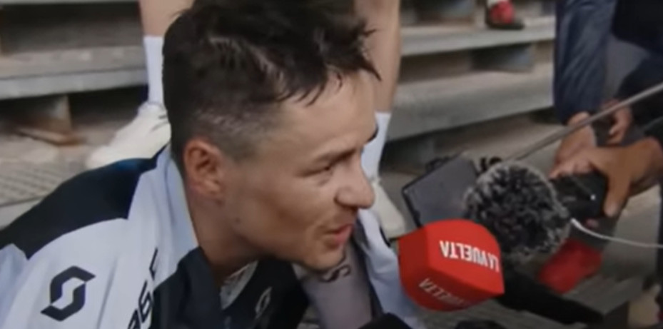 girodociclismo.com.br joao almeida estava gritando comigo ele e como um trator tom pidcock revela seu revezamento com o portugues na vuelta a espana assista a entrevista image
