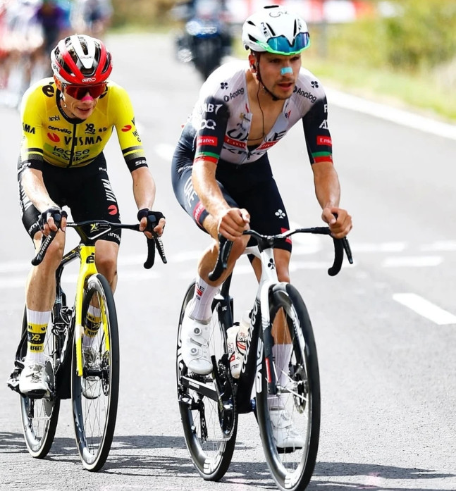 girodociclismo.com.br joao almeida frustrado com a falta de ajuda de jonas vingegaard acho que ele nao puxa muito certo image 5