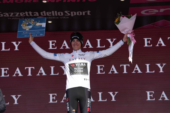 girodociclismo.com.br jovem prodigio da visma lease a bike retorna as competicoes na classica de san sebastian apos quatro meses afastado cian uijtdebroeks podio maglia bianca