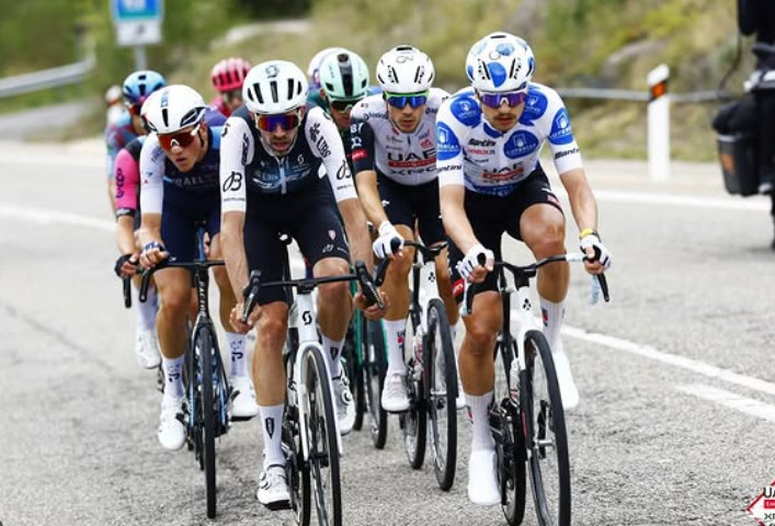 Juan Ayuso acusa ciclistas da Visma após vitória da Vuelta "fiquei bravo, disseram que eu não poderia entrar na fuga", assista o vídeo 3 girodociclismo.com.br juan ayuso acusa ciclistas da visma apos vitoria da vuelta fiquei bravo disseram que eu nao poderia entrar na fuga assista o video image 7