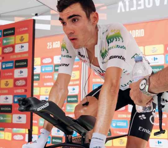 girodociclismo.com.br juan ayuso analisa final nervoso da 3a etapa da vuelta a espanafoi uma chegada em sprint caotica image 1