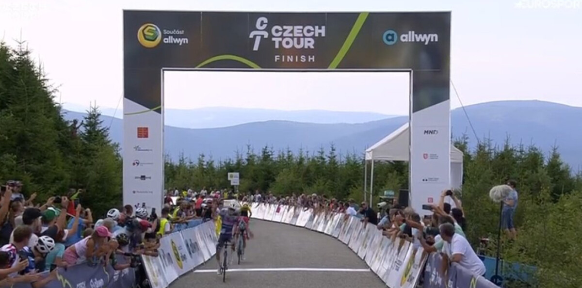 girodociclismo.com.br junior lecerf vence a 2a etapa do czech tour favorito cian uijtdebroeks 3o confira os resultados e a chegada image