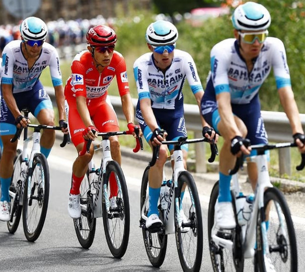 girodociclismo.com.br lider da vuelta a espana resiste aos ataques e mantem a lideranca nao sei se foi a camisa de lider ou a pressao que eu mesmo fiz assista o video image 4