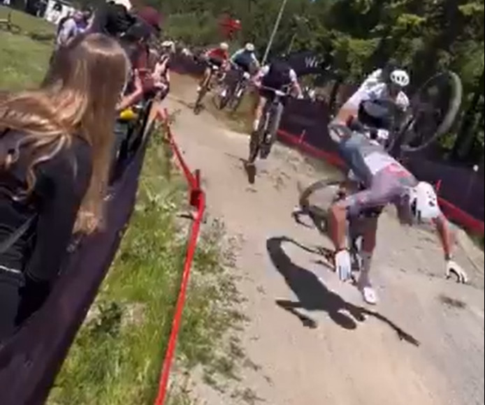 girodociclismo.com.br mathieu van der poel retorna ao mountain bike em les gets com bom humor espero nao cair image 6