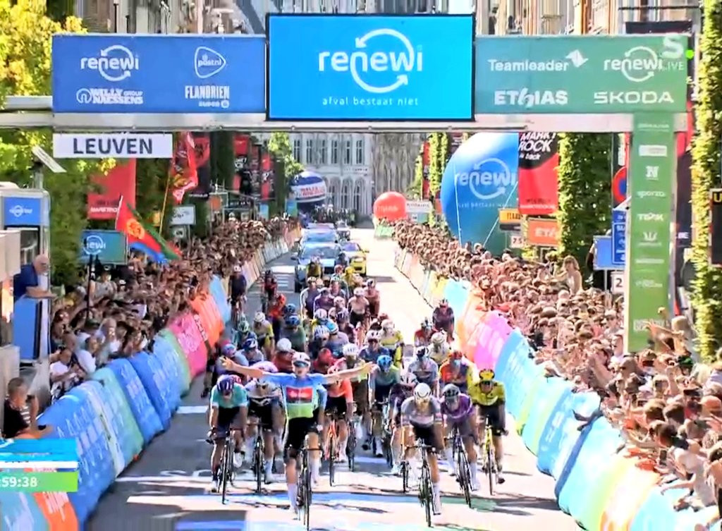 girodociclismo.com.br renewi tour 2025 arnaud de lie bate mathieu van der poel e e campeao por 1 segundo confira os resultados e a chegada image 2