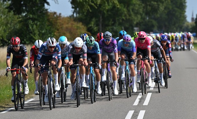 girodociclismo.com.br renewi tour olav kooij vence a 2a etapa e assume a lideranca confira os resultados e a chegada image 9