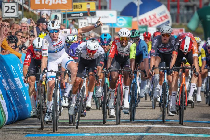 girodociclismo.com.br renewi tour tim merlier vence a 1a etapa e e lider rui oliveira 2o na classificacao geral confira os resultados e a chegada image 3