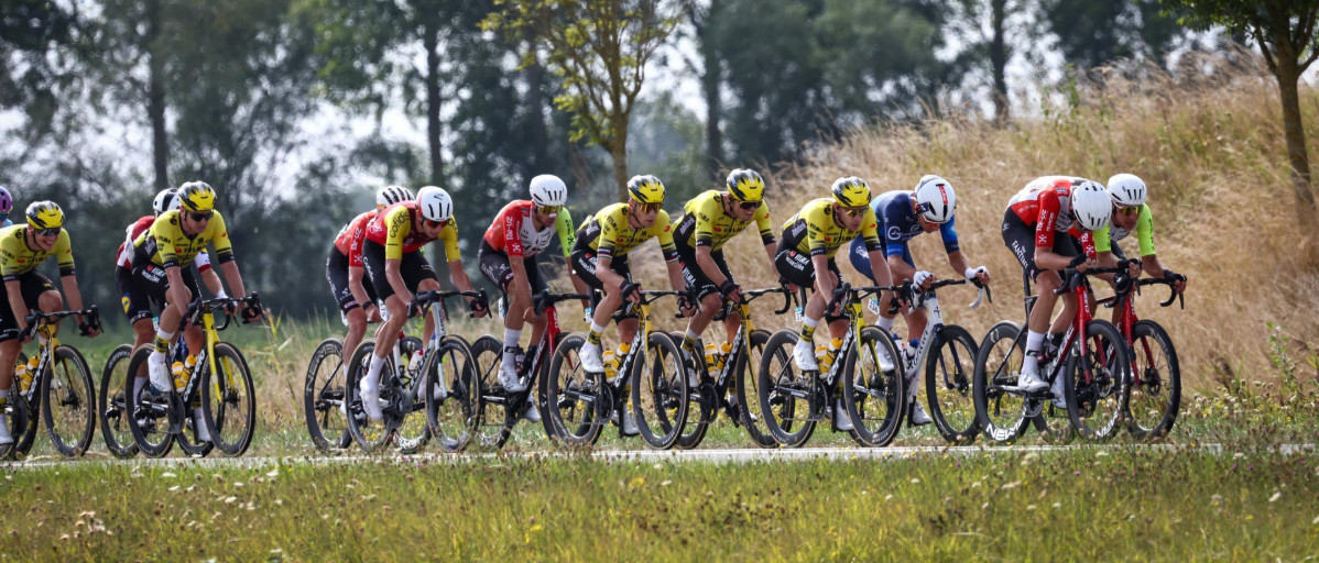 girodociclismo.com.br renewi tour tim merlier vence a 1a etapa e e lider rui oliveira e vice lider da classificacao geral confira os resultados e a chegada image 8