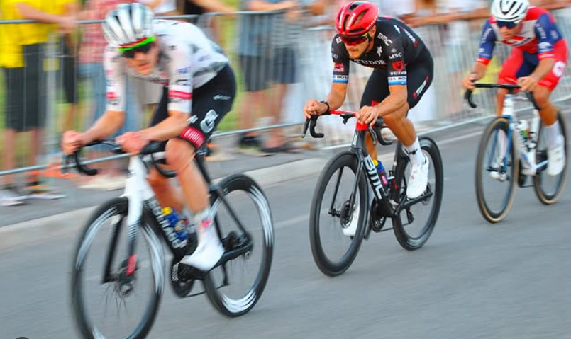 girodociclismo.com.br tadej pogacar deu uns 800 mil autografos e tirado 500 mil selfies vencedor de 3 etapas do tour de france relata a participacao em prova na eslovenia image 4