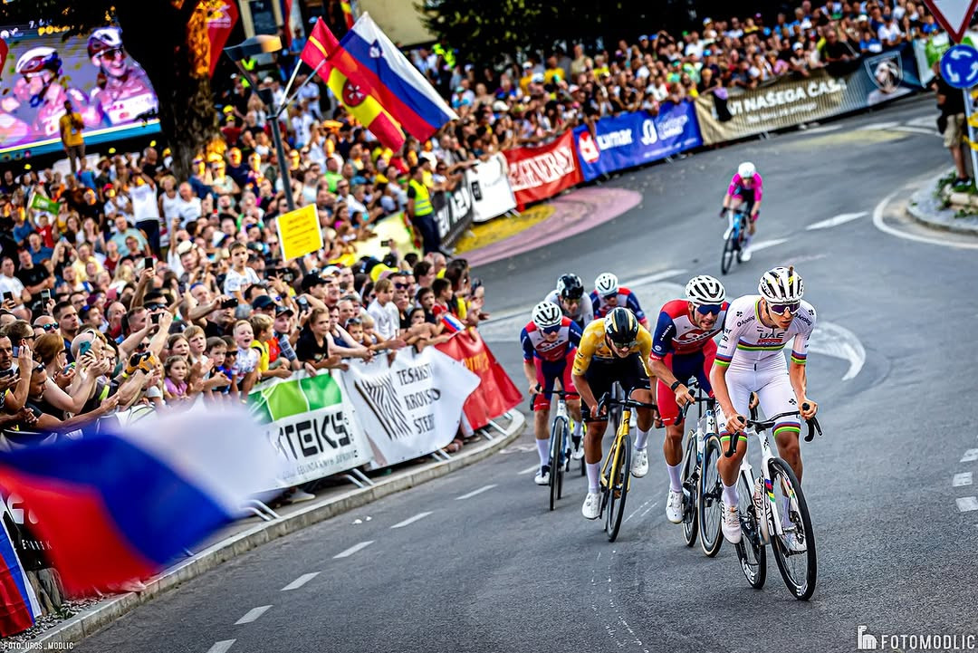 girodociclismo.com.br tadej pogacar deu uns 800 mil autografos e tirado 500 mil selfies vencedor de 3 etapas do tour de france relata a participacao em prova na eslovenia image 8