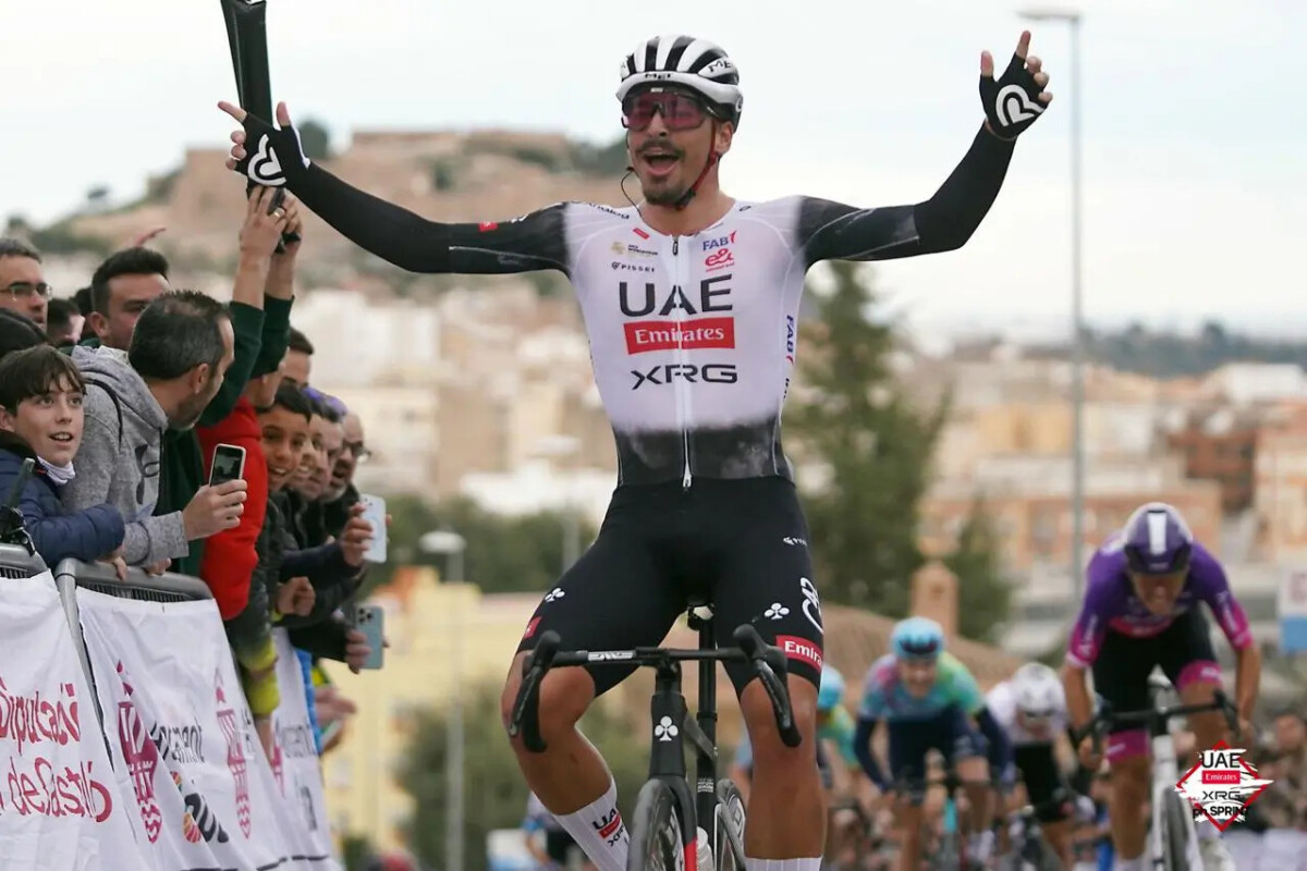 girodociclismo.com.br uae emirates xrg alcanca marca historica com vitoria brandon mcnulty equipe se aproxima de image 2