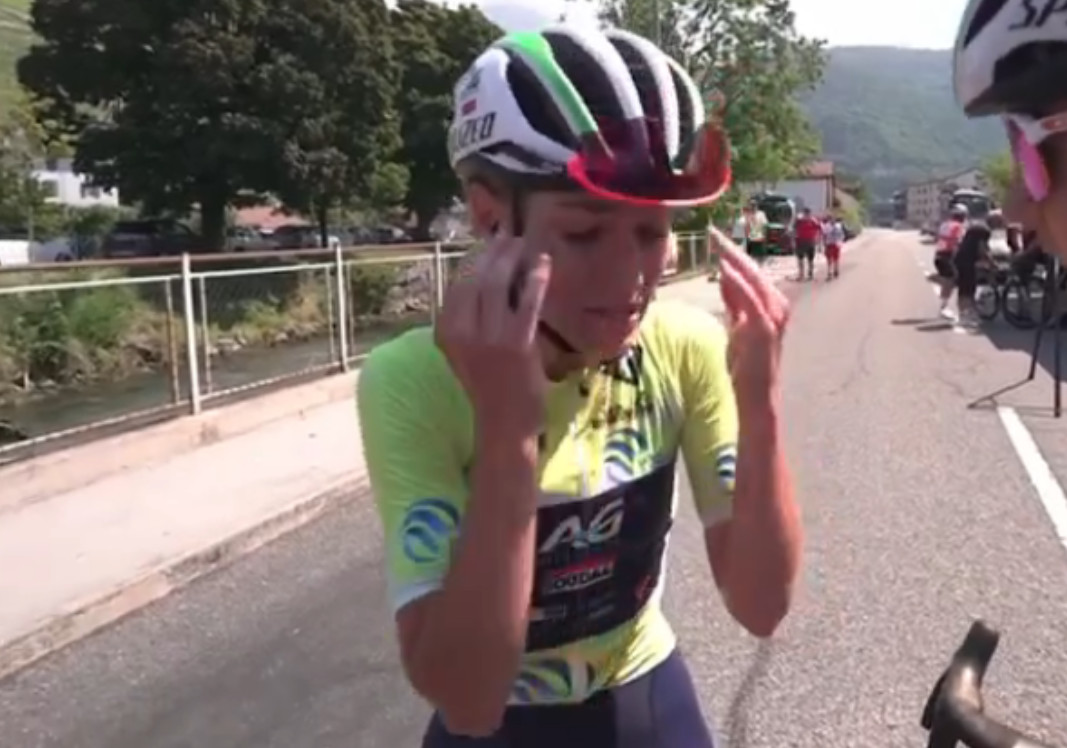 girodociclismo.com.br urska zigart e consolada por tadej pogacar apos fracasso no tour de romandie assista o video image