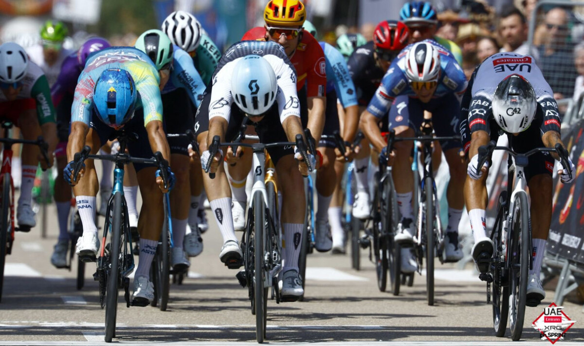 Vuelta a Burgos 2025: Matteo Moschetti vence 2ª etapa decidida no foto finish, confira os resultados e a chegada 1 girodociclismo.com.br vuelta a burgos image 2