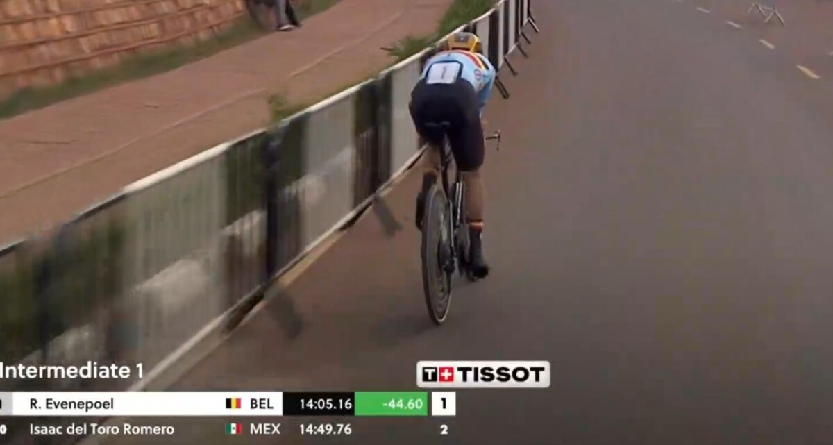 girodociclismo.com.br campeonato mundial de ciclismo remco evenepoel pulveriza tadej pogacar e e tricampeao mundial de contrarrelogio confira os resultados e a chegada image