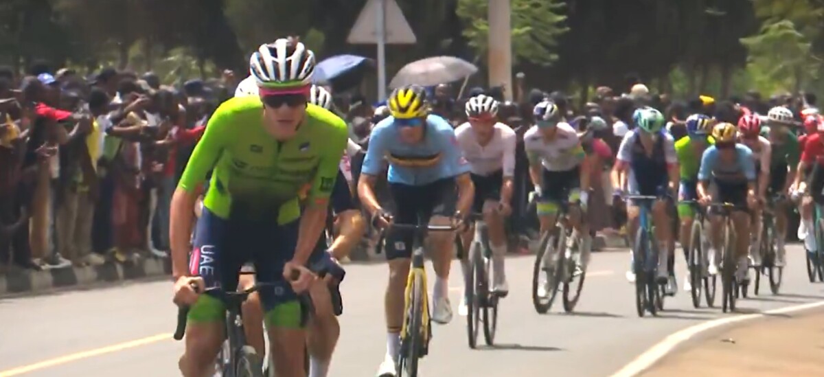 Campeonato Mundial de Ciclismo: Tadej Pogacar ataca forte, Remco Evenepoel fica para trás; assista o vídeo 1 girodociclismo.com.br campeonato mundial de ciclismo tadej pogacar ataca forte remco evenepoel fica para tras assista o video image