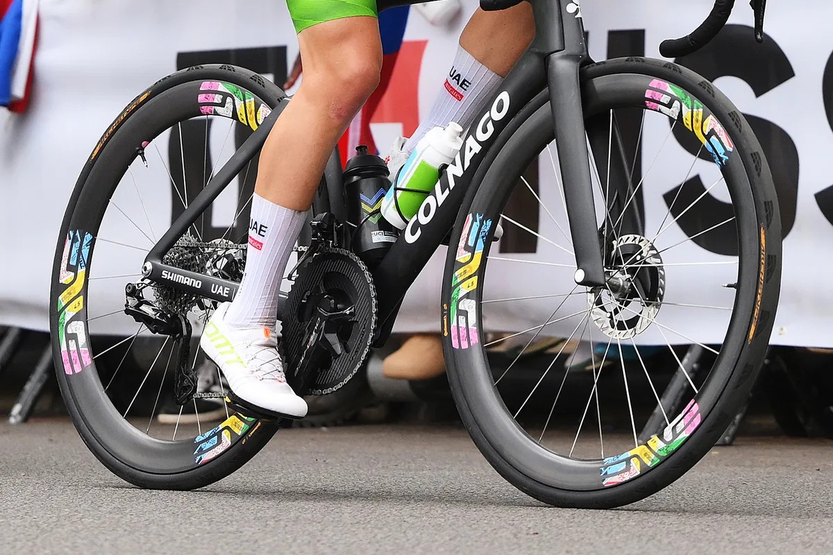 girodociclismo.com.br colnago apresenta a y1rs utilizada por tadej pogacar no mundial de ruanda image 7