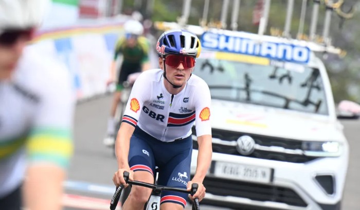 girodociclismo.com.br e uma subida perfeita para tadej pogacar lembra o kwaremont tom pidcock analisa o percurso do mundial de ciclismo assista o video image