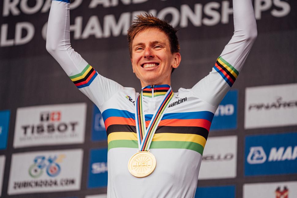 girodociclismo.com.br encerramento do mundial de ciclismo 2025 em ruanda pogacar camisa arco iris