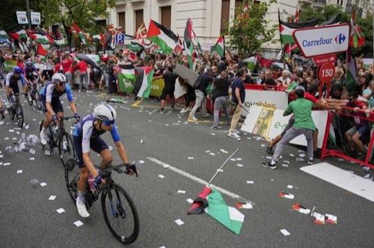 girodociclismo.com.br israel premier tech e excluida de tradicional corrida na italia o clima esta tenso um risco a equipe e outros ciclistas afirma diretor da competicao image