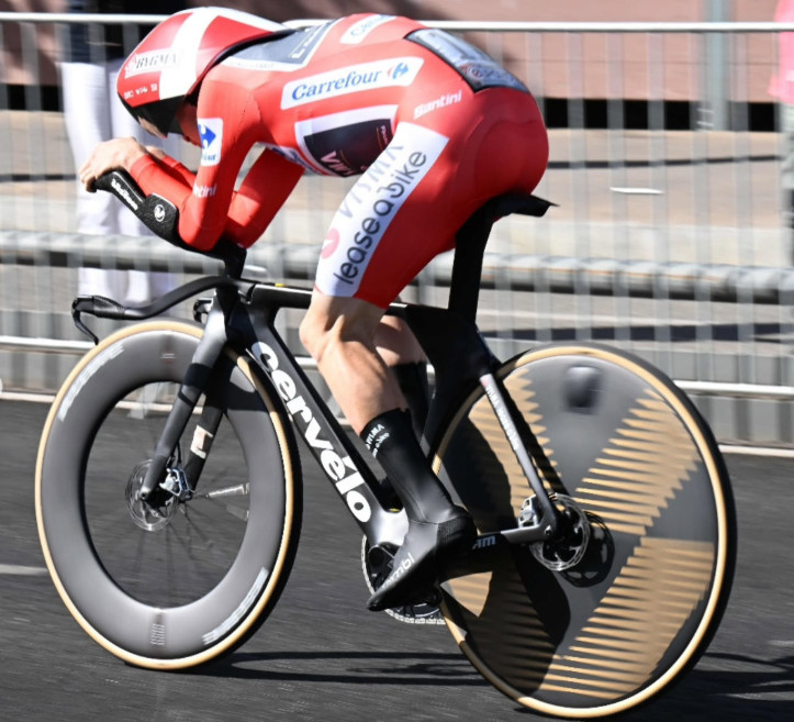 girodociclismo.com.br jonas vingegaard analisa o contrarrelogio da vuelta a espana nunca havia atingido 55 kmh de media assista o video image