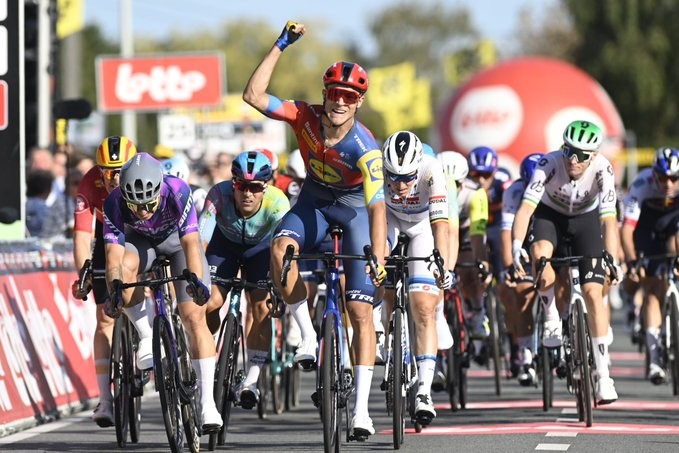 girodociclismo.com.br jonathan milan supera grandes nomes e vence o campeonato de flandres confira os resultados e a chegada image 1