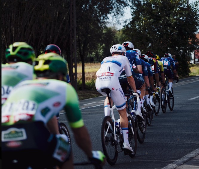girodociclismo.com.br jonathan milan supera grandes nomes e vence o campeonato de flandres confira os resultados e a chegada image