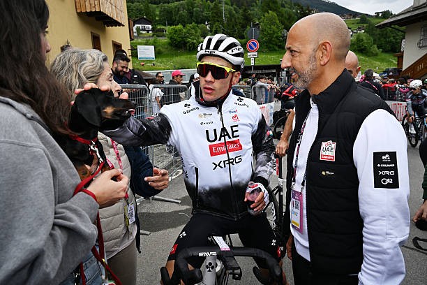 girodociclismo.com.br juan ayuso abre o jogo sobre sua saida da uae emirates a atitude intolerante do mauro gianetti impediu a renovacao do contrato image 2