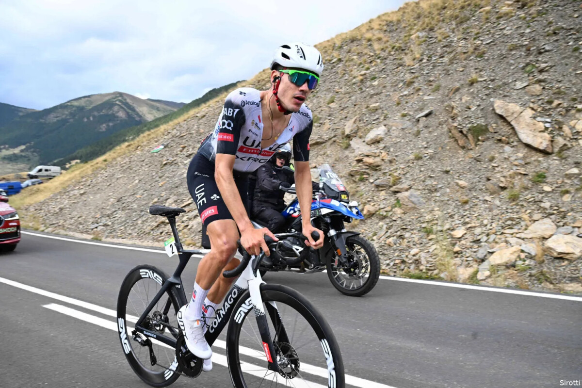 girodociclismo.com.br juan ayuso desapareceu como um camaleao jornalista holandes faz fortes criticas a falta de apoio a joao almeida na vuelta a espana image 2