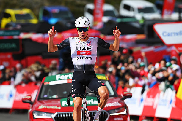 Juan Ayuso não correrá mais na UAE Emirates após a Vuelta revela diretor, "espero que ele não nos vença em nenhuma corrida" 1 girodociclismo.com.br juan ayuso inicia sua ultima semana na uae emirates espero que ele nao nos venca em nenhuma corrida afirma diretor da equipe image 2