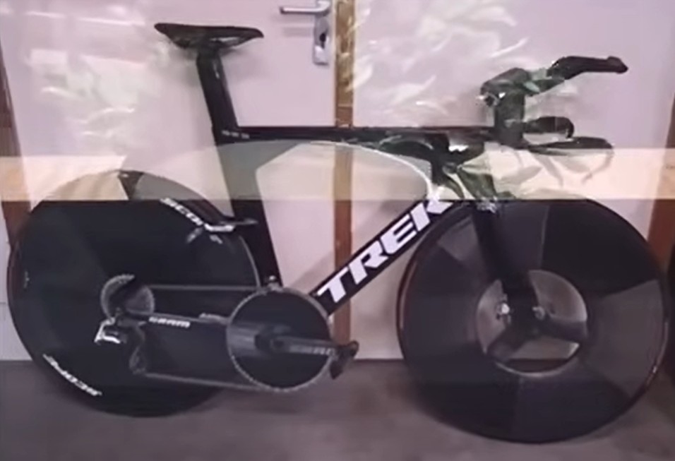 girodociclismo.com.br mads pedersen desafiara remco evenepoel com bicicleta inusitada vamos ver se funciona vai ser divertido image