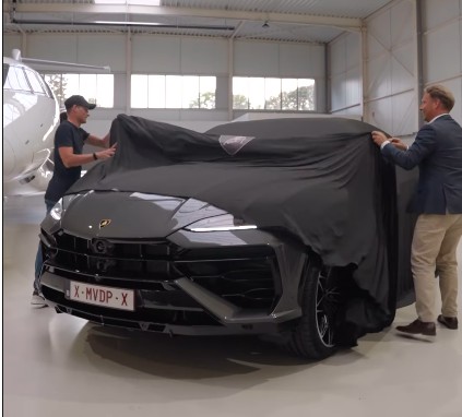 Mathieu van der Poel encerra temporada e ganha de presente Lamborghini de 800 cv e 250.000 euros, assista o vídeo 3 girodociclismo.com.br mathieu van der poel encerra temporada e recebe lamborghini de 800 cv e 250 000 euros assista o video image 1