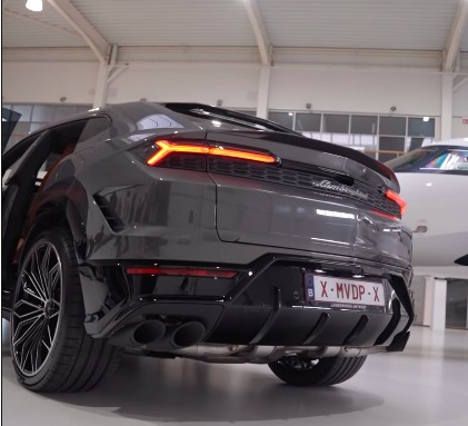 Mathieu van der Poel encerra temporada e ganha de presente Lamborghini de 800 cv e 250.000 euros, assista o vídeo 1 girodociclismo.com.br mathieu van der poel encerra temporada e recebe lamborghini de 800 cv e 250 000 euros assista o video image 2