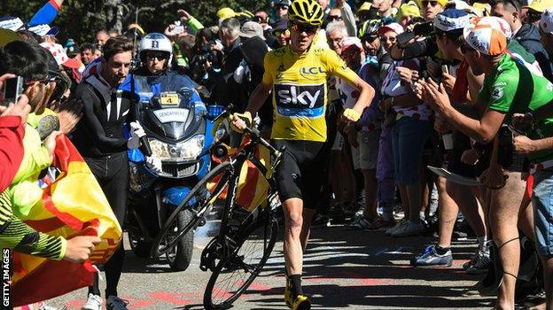 girodociclismo.com.br momento inusitado no maryland cycling classic ciclista do world tour corre a pe com a bicicleta apos nao ter roda reserva assista o video image