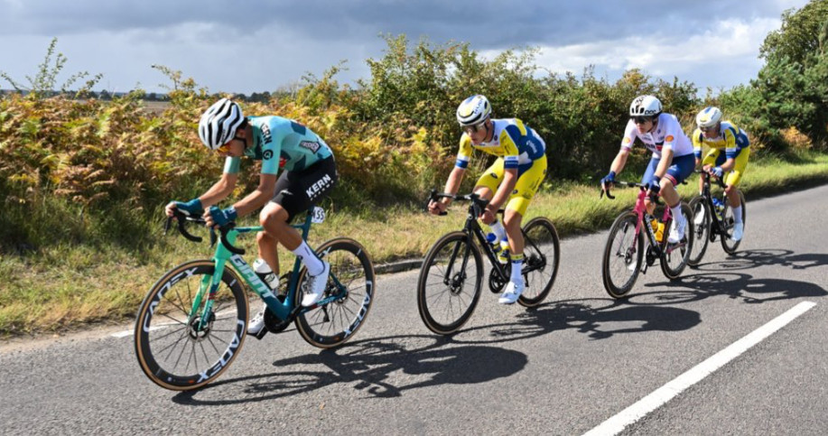 girodociclismo.com.br olav kooij vence a 1a etapa do tour da gra bretanha 2025 confira os resultados e a chegada image 6
