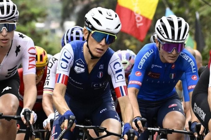 girodociclismo.com.br pauline ferrand prevot analisa a derrota no mundial eu esperei a demi vollering atacar e ela me esperou deixamos escapar assista a entrevista completa image 1