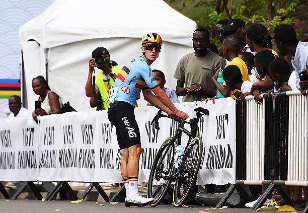 Mecânico desmente Remco Evenepoel e revela que bicicleta trocada no Mundial não tinha problemas, "ele disse que não deveria ter desistido" afirma técnico 2 girodociclismo.com.br remco evenepoel admite erro na troca de bicicleta mecanico desmente e af image