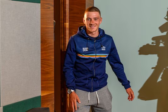 girodociclismo.com.br remco evenepoel concede coletiva e revela detalhes do primeiro treino em ruanda o ar e mais rarefeito entao a velocidade e maior image