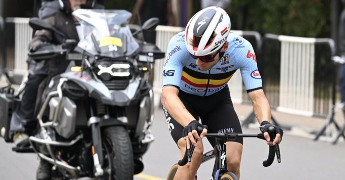 girodociclismo.com.br remco evenepoel perde um dos seus principais gregarios no campeonato europeu ciclista tem fratura confirmada pela soudal quick step confira o anuncio image 1