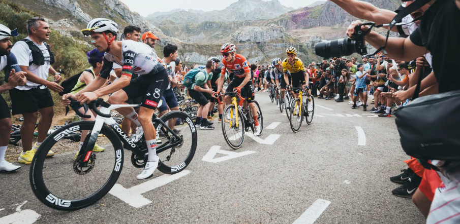 "Se João Almeida for melhor nas montanhas, não há muito a fazer" diretor da Visma-Lease a Bike analisa a semana decisiva da Vuelta a España 1 girodociclismo.com.br se joao almeida for melhor nas montanhas nao ha muito o que possamos fazer jesper morkov avalia disputa entre vingegaard e joao almeida na vuelta a espana image
