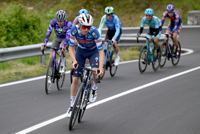 girodociclismo.com.br soudal quick step sofre 3a perda na vuelta a espana e segue com 5 ciclistas image